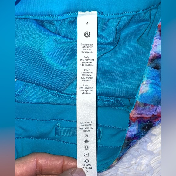 Lululemon Seawheeze Tracker Euphoria Multi Size 4 RARE & PERFECT - Picture 7 of 13